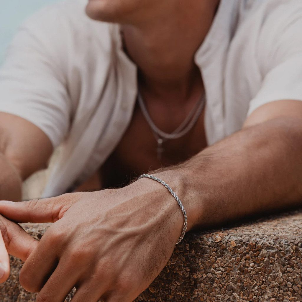 Chi tiết mắt xích bản to dày dặn 18cm phù hợp cổ tay nam giới