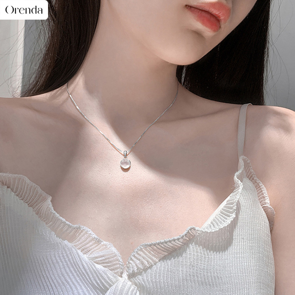 Đá lấp lánh trên mặt trăng